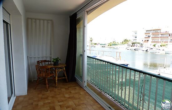Grand appartement en vente , F2 , vue sur canal, amarre de 2,4 x 5,5 m , zone Port Emporda sur Empur