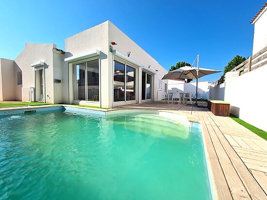 Casa moderna de una sola planta con piscina privada