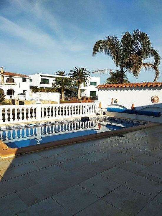 Empuriabrava, for rent, nice house on canal Ebre with private pool and mooring