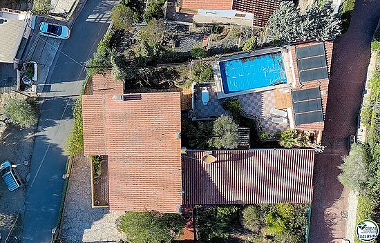 Belle maison indépendante avec piscine privée, grand garage et belles vues