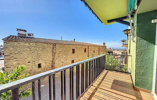 Impresionante casa/Masia tipica catalana de pueblo de 325m2,  con su piscina privada, y su parcela d