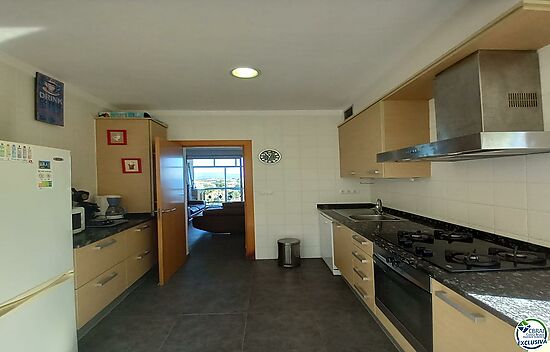 Completely refurbished flat with sea views.