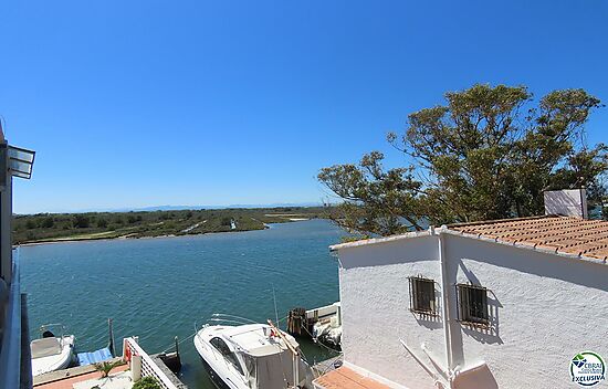 Beautiful flat with large surface close to the beach of Roses, Santa Margarita