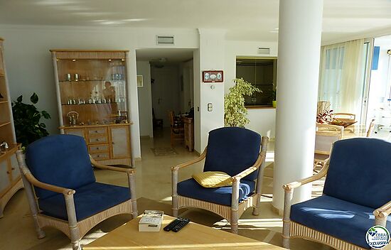 Luxury appartment with garage in Empuriabrava close to the beach, unsurpassable orientation