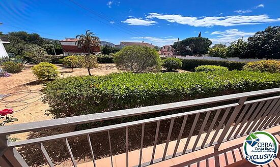 LES GARRIGUES Two-bedroom ground floor apartment with 15m2 terrace and garden views