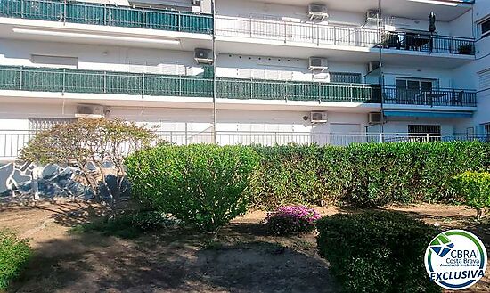 LES GARRIGUES Apartamento en planta baja de dos dormitorios con  terraza de 15m2 y vistas al jardín