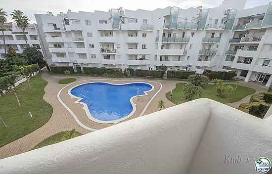 Appartement de 2 chambres avec vue sur la piscine