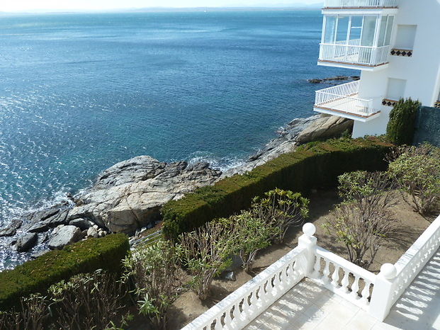 Bonito apartamento con 1 habitación con vistas mar, piscina y wifi en alquiler en Roses