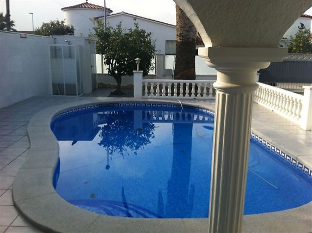 House, for rent, for 8 people sector Pani of Empuriabrava with private pool and garden