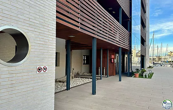 Encantador apartamento con licencia turística y vistas al canal en Roses