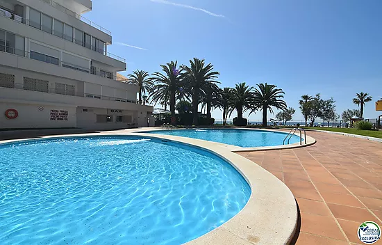 Seafront apartment with tourist license in Roses, Costa Brava