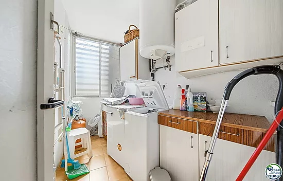 Exclusive seafront apartment, 95 m² with private parking.