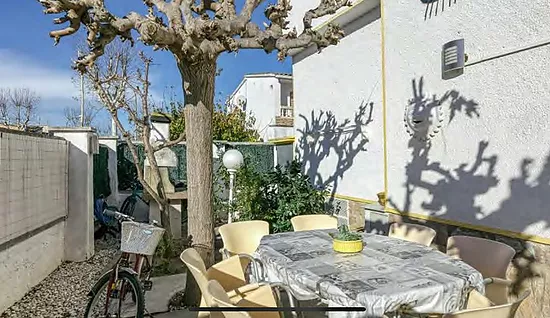 Encantadora casa orientada al sur con jardín y excelente ubicación