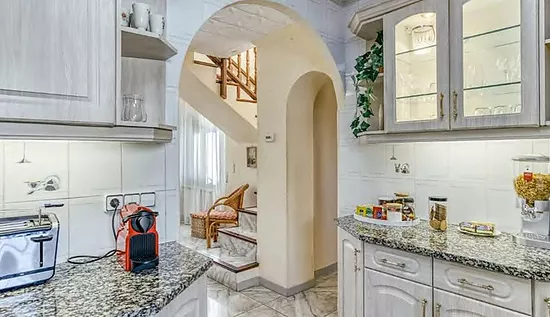 Encantadora casa orientada al sur con jardín y excelente ubicación