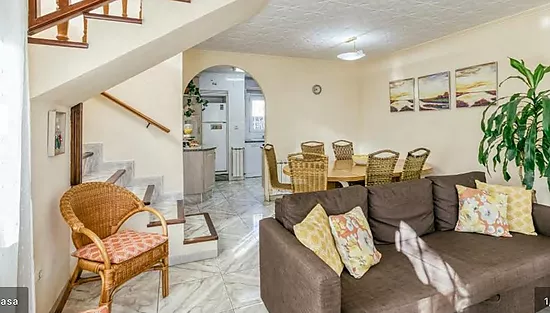 Encantadora casa orientada al sur con jardín y excelente ubicación