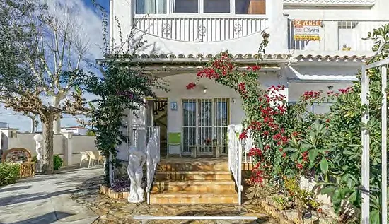 Encantadora casa orientada al sur con jardín y excelente ubicación