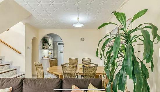 Encantadora casa orientada al sur con jardín y excelente ubicación