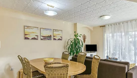 Encantadora casa orientada al sur con jardín y excelente ubicación