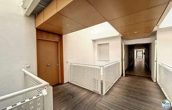 Apartamento con licencia turística y vistas al canal en Santa Margarita - Roses.