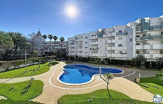 Apartamento con licencia turística y vistas al canal en Santa Margarita - Roses.
