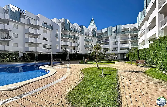 Apartamento con licencia turística y vistas al canal en Santa Margarita - Roses.