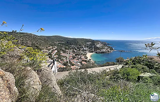 Terreno excepcional con vista panorámica a la bahía de Canyelles
