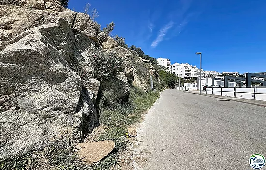 Terreno excepcional con vista panorámica a la bahía de Canyelles