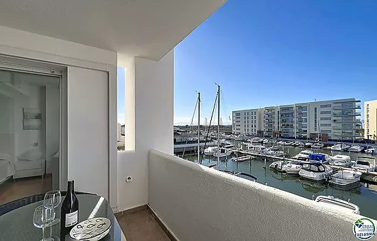 Apartamento con licencia turística y vistas al canal en Santa Margarita - Roses.