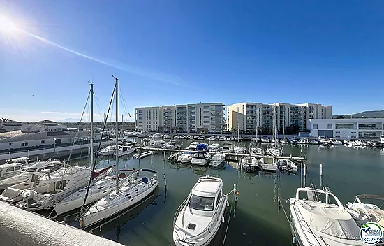 Apartamento con licencia turística y vistas al canal en Santa Margarita - Roses.