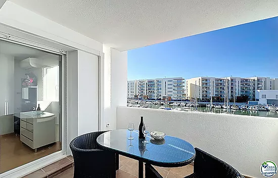 Apartamento con licencia turística y vistas al canal en Santa Margarita - Roses.