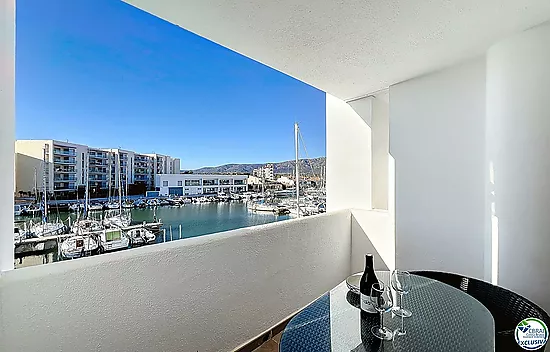 Apartamento con licencia turística y vistas al canal en Santa Margarita - Roses.