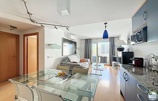 Apartamento con licencia turística y vistas al canal en Santa Margarita - Roses.