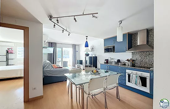 Apartamento con licencia turística y vistas al canal en Santa Margarita - Roses.