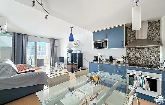 Apartamento con licencia turística y vistas al canal en Santa Margarita - Roses.