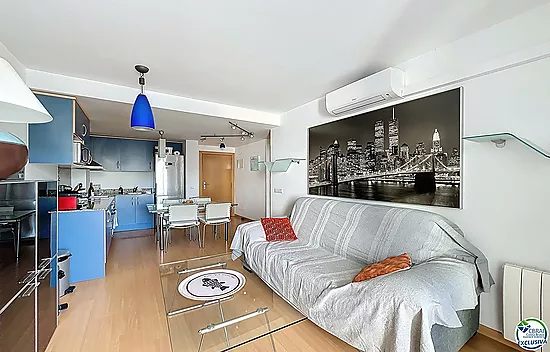 Apartamento con licencia turística y vistas al canal en Santa Margarita - Roses.