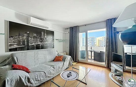 Apartamento con licencia turística y vistas al canal en Santa Margarita - Roses.