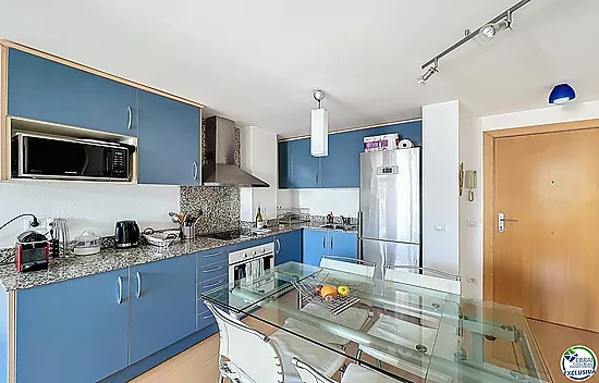 Apartamento con licencia turística y vistas al canal en Santa Margarita - Roses.