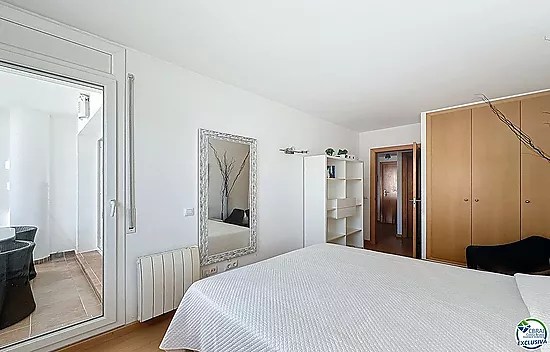 Apartamento con licencia turística y vistas al canal en Santa Margarita - Roses.