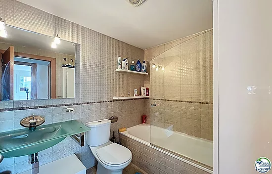 Apartamento con licencia turística y vistas al canal en Santa Margarita - Roses.