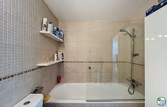 Apartamento con licencia turística y vistas al canal en Santa Margarita - Roses.