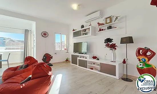 Appartement moderne au coeur de Roses: Votre chez vous à deux pas de la mer