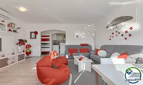 Appartement moderne au coeur de Roses: Votre chez vous à deux pas de la mer