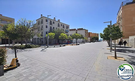 Appartement moderne au coeur de Roses: Votre chez vous à deux pas de la mer