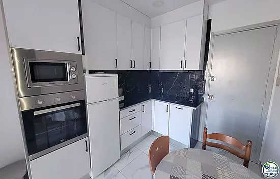 EMPURIABRAVA - POBLAT TIPIC: Appartement rénové en vente