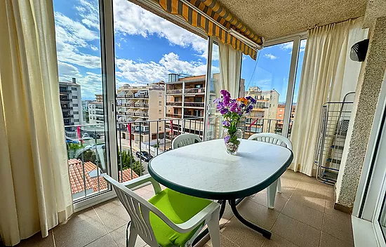 Appartement à vendre à Roses à 200 mètres de la mer avec parking privé