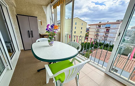 Appartement à vendre à Roses à 200 mètres de la mer avec parking privé