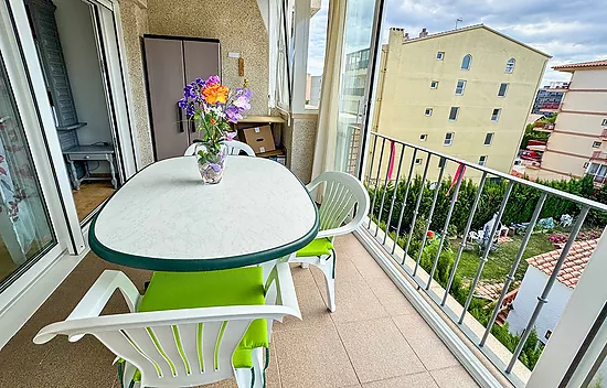 Appartement à vendre à Roses à 200 mètres de la mer avec parking privé