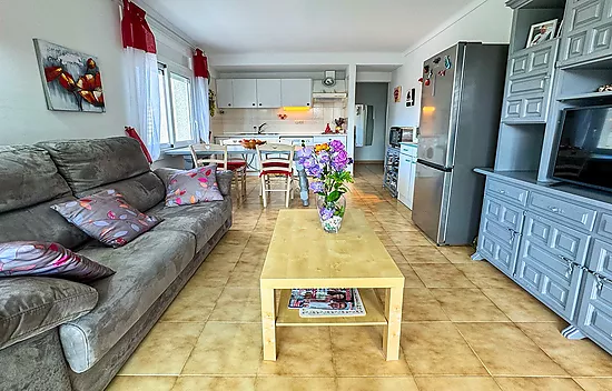 Appartement à vendre à Roses à 200 mètres de la mer avec parking privé