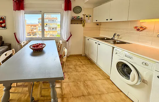 Appartement à vendre à Roses à 200 mètres de la mer avec parking privé