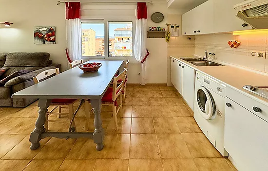 Appartement à vendre à Roses à 200 mètres de la mer avec parking privé